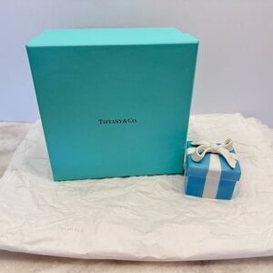 Tiffany & Co Trinket Box Porcelain Blue with White Bow 2” Vintage w/ Box